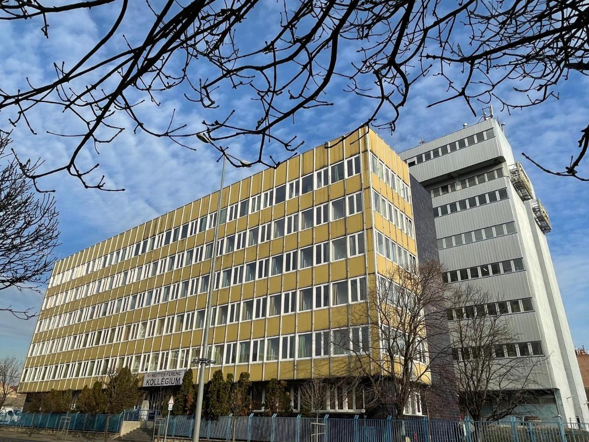 The College Group Hostel Budapesta Exterior foto